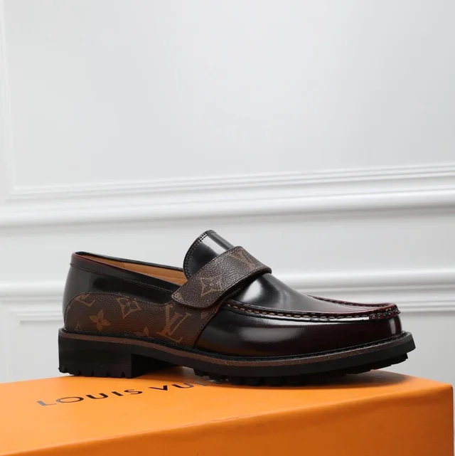 LV Loafer ( Brown )