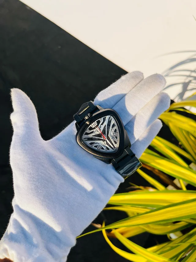 Classic V-Design Chain Watch