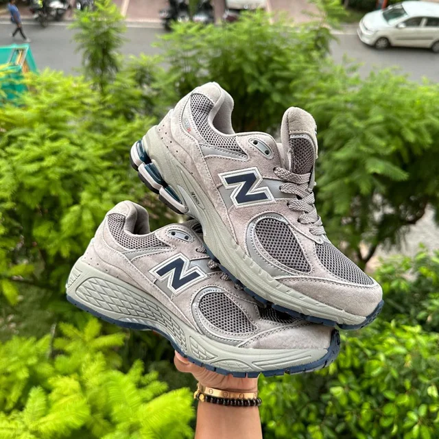 New Balance 2002 R Grey Magnet EDTN