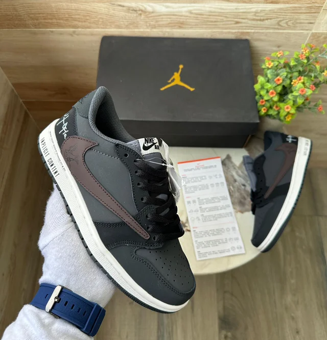 Air Jordan Retro 1 Travis Scott Cactus 