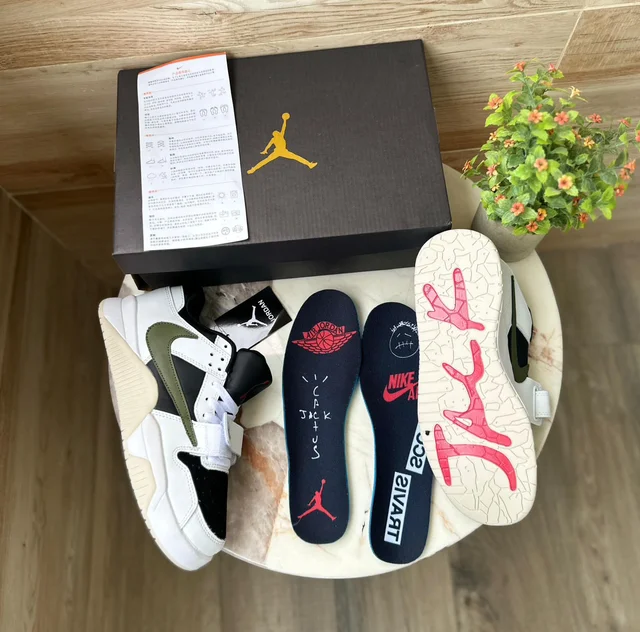 Air Jordan Retro Travis Scott