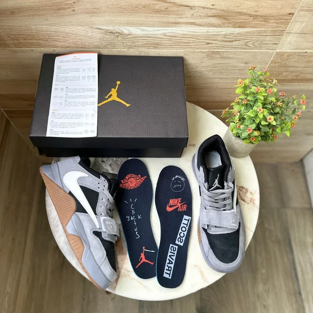 Air Jordan Retro Travis Scott