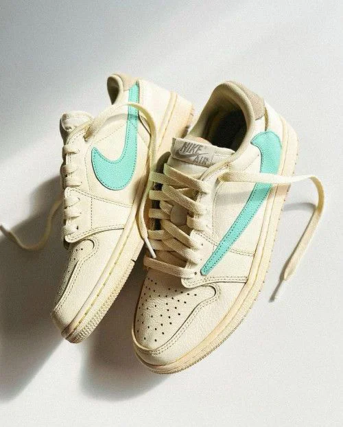 Jordan Retro 1 Travis Scott Tifanny