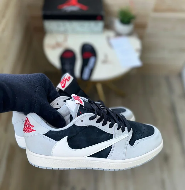 Jordan Retro 1 Low Travis Scott Fragmant
