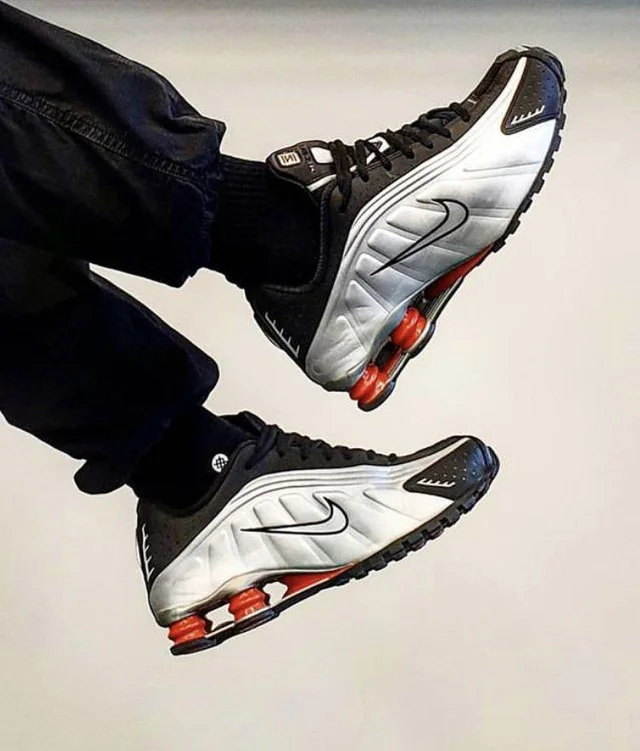 Nike Shox R4
