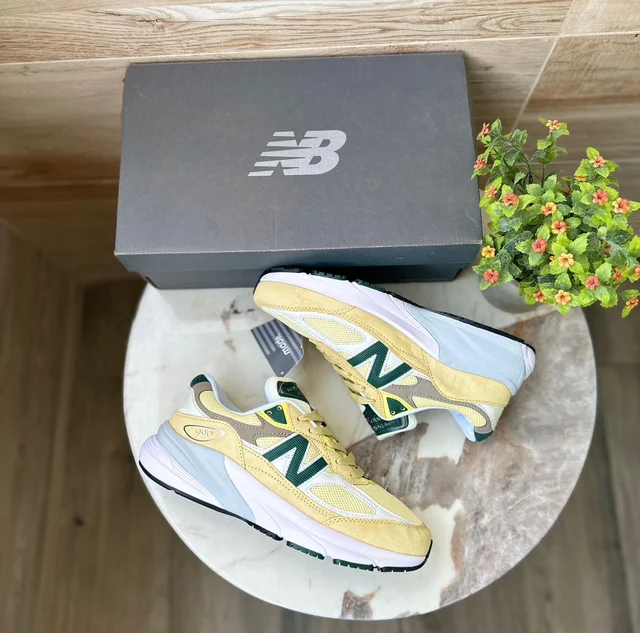 New Balance 990 V6