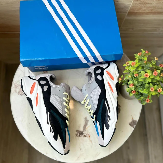 Adidas Yezzy 700