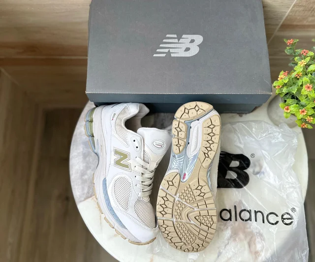 New Balance 2002 R New Year