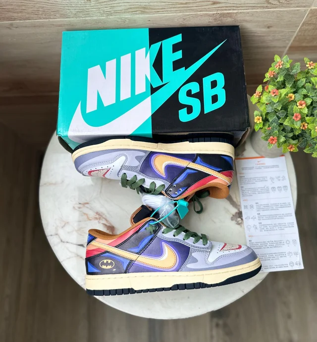 Nike Sb Dunk Batman X Joker