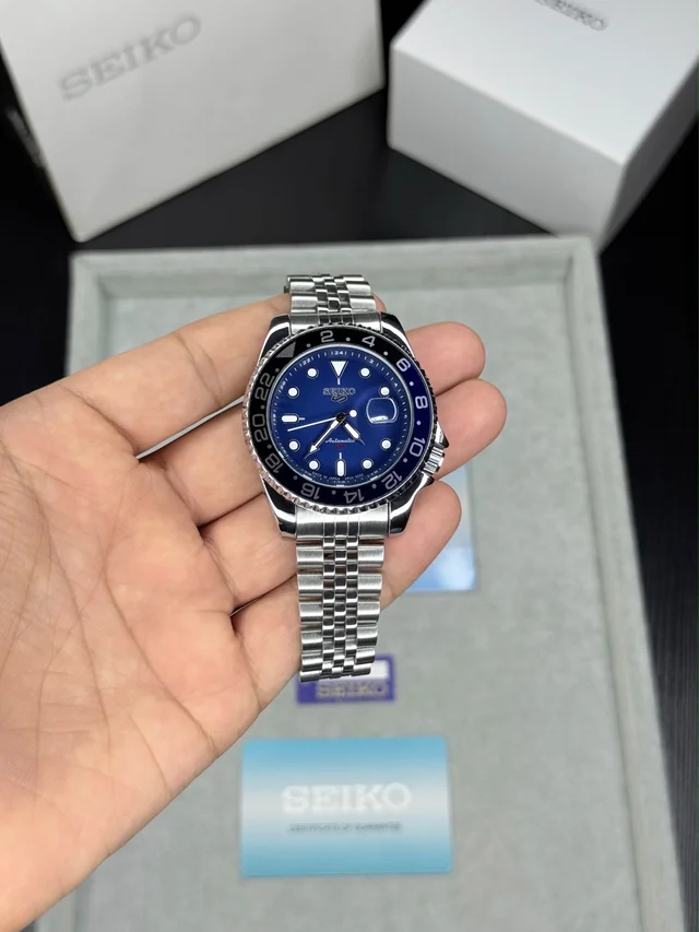 Seiko GMT Batman Edition