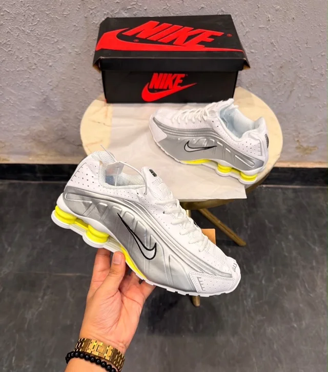 NIKE SHOX R4 METALLIC NEON 