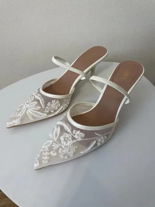 ZARA EMBROIDERY HEELS WHITE