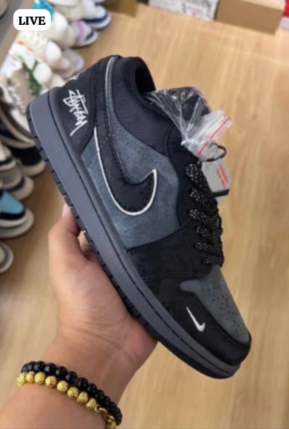 AIR JORDANS RETRO 1 LOW X STUSSY PHANTOM