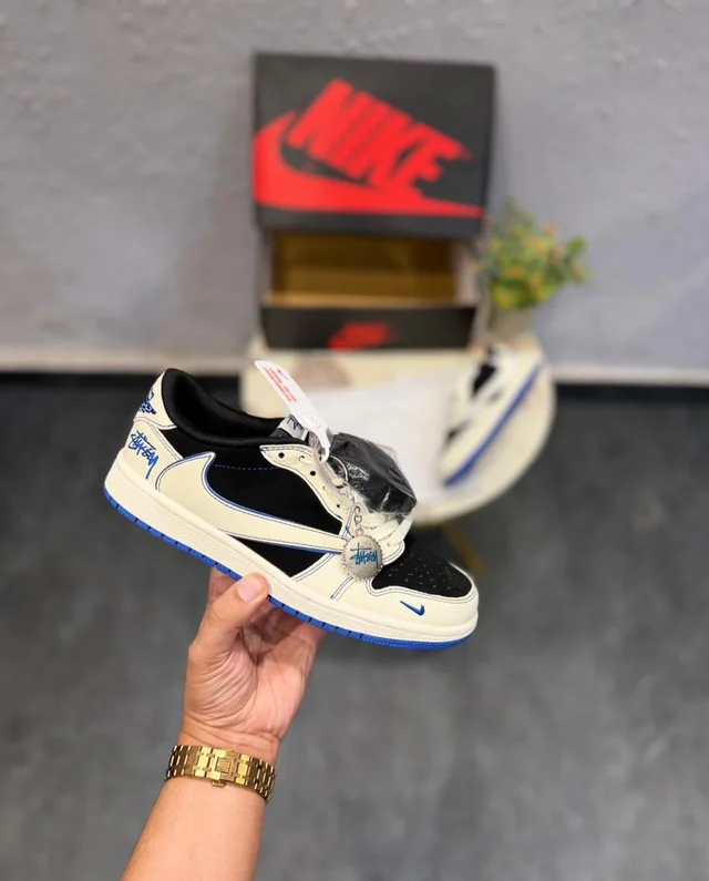 AIR JORDANS RETRO 1 LOW TRAVIS X STUSSY