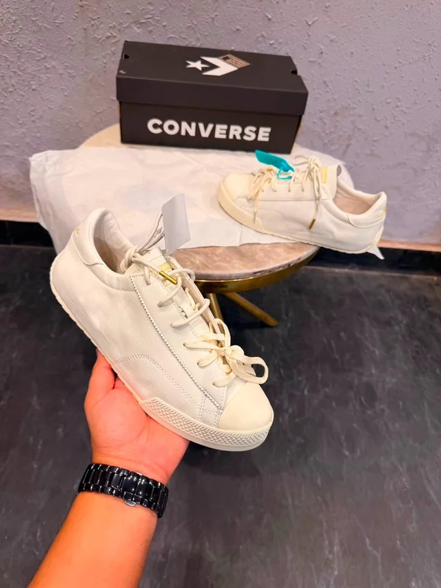 CHUCK TAYLOR LO LEATHER 2026