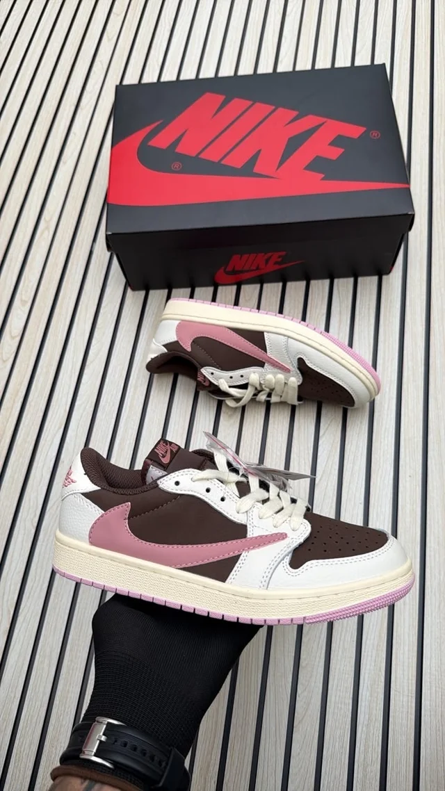 Travis Scott x Air Jordan 1 Low OG Dark Pony 