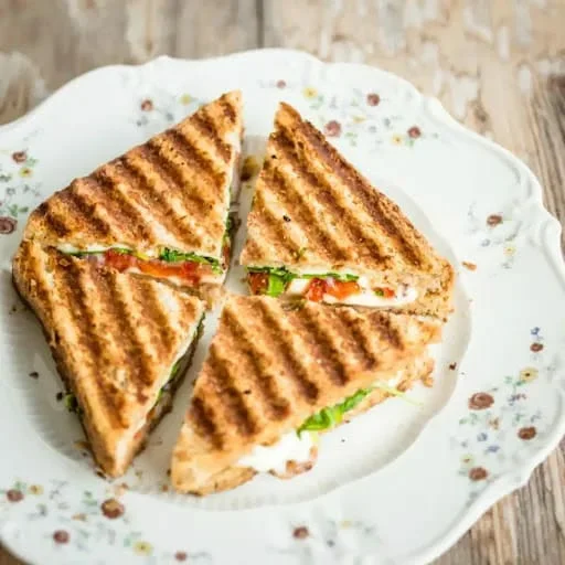 Veg Grield Sandwich Multigrain Bread
