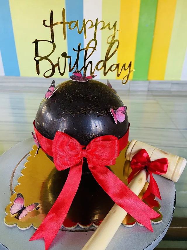 Chocolate Pinata With Chocolate Cake - 1Pound