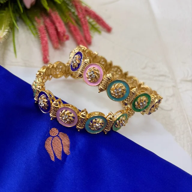 *Statement Ethnic Bangles Set of 2* β¨ - 2.8