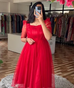 RED GOWN - L