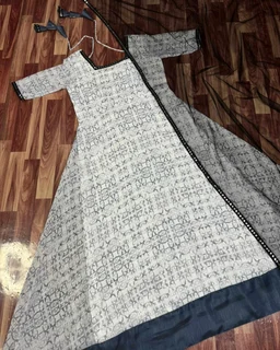 Trendy Design Kurta Set - S
