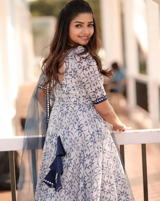 Trendy Design Kurta Set - L
