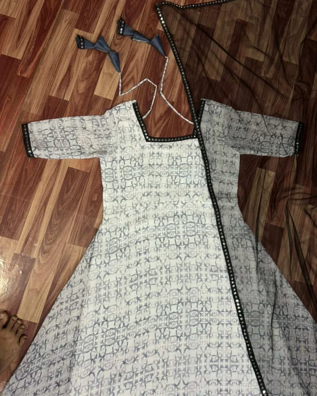 Trendy Design Kurta Set - L