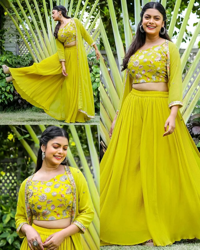 Embroidered Sleeveless Top & Palazzos With Shrug - M