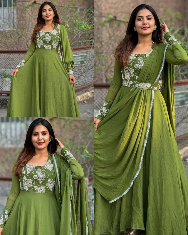 Stay Effortlessly Beautiful In Our Emb Anarkali GREEN 💚 ✨ - XL