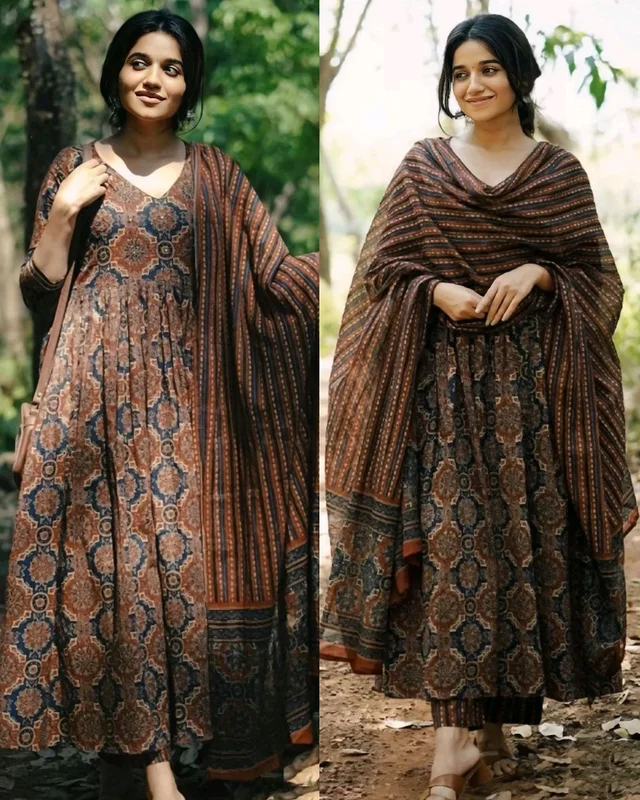 Daily Use College & Office New Design Includes Flared Kurta & Dupatta Set - 5XL