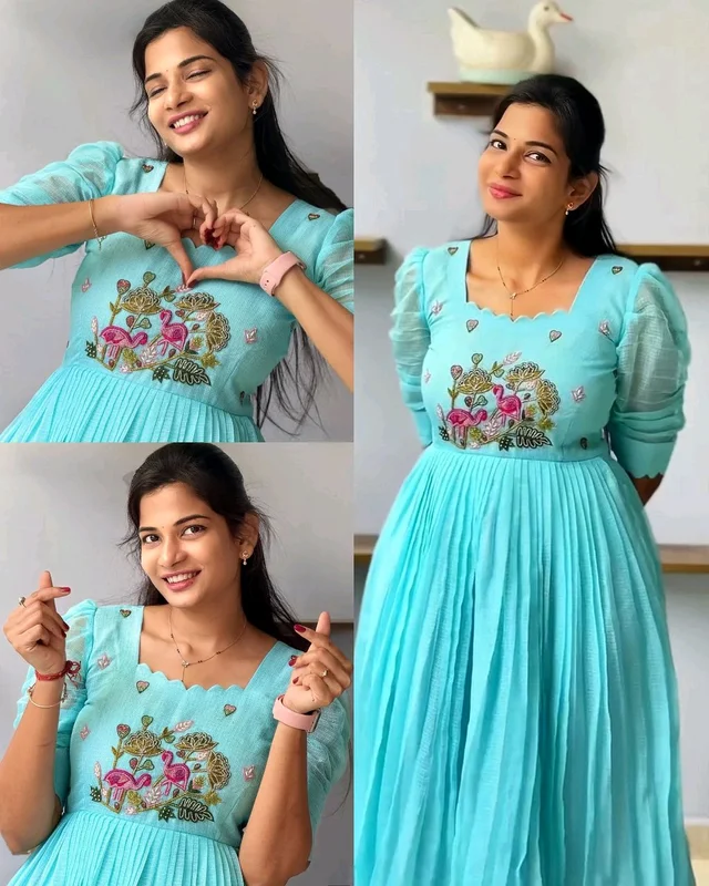 Beautiful Stylist Gown with Handowk – Elegance & Comfort - Blue, L