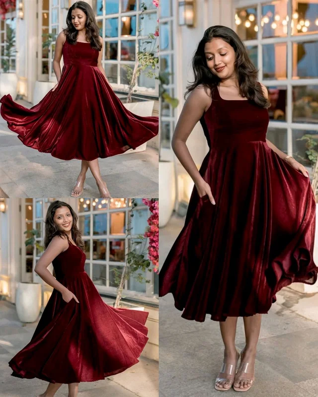 Stylish Women Velvet Sleev Less Gown
- 2XL