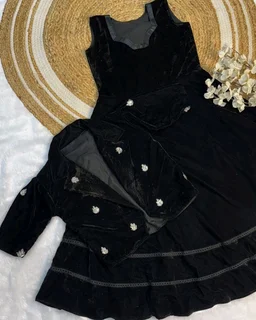 Recreation of Trisha mam Boss Lady Outfit🖤🖤🖤
- S