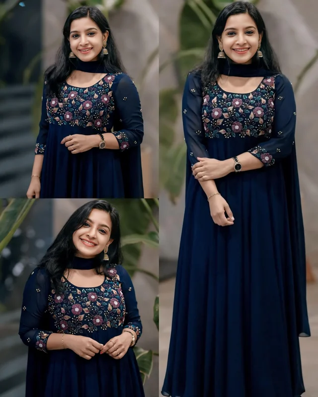NEW DESIGNER EMBROIDERED OUTFIT - M