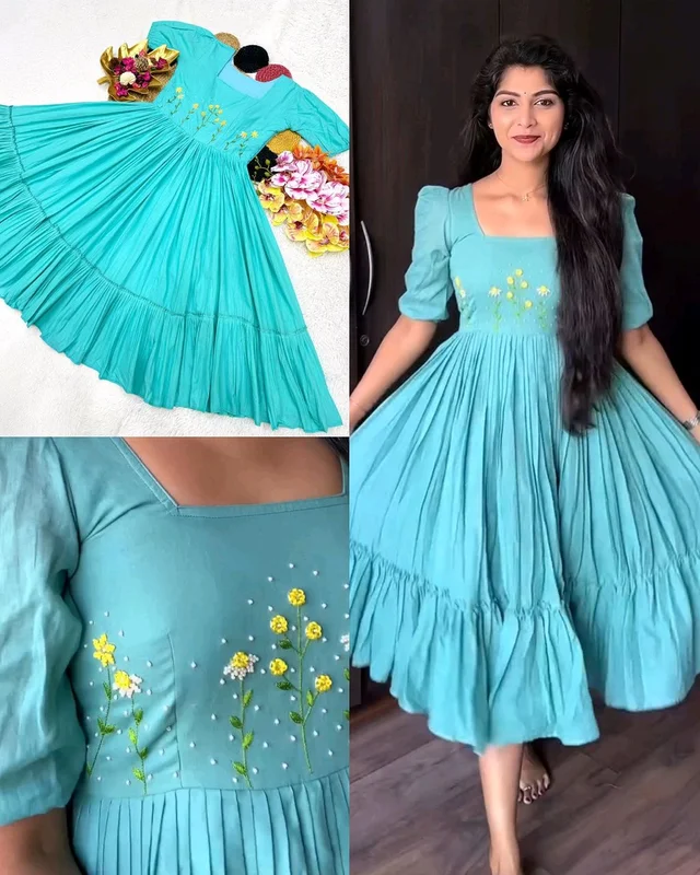 Beautiful Stylist Gown with Handowk – Elegance & Comfort - Blue, M