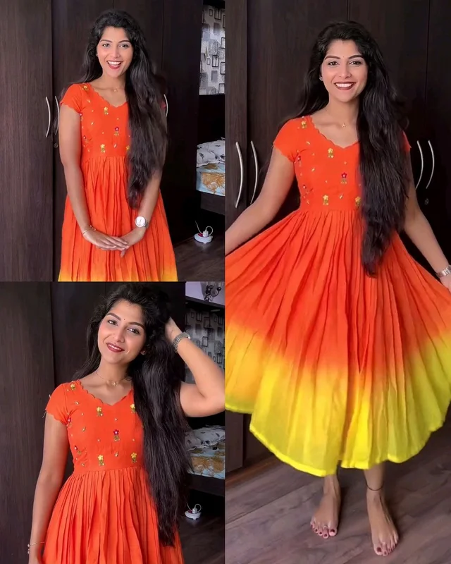 Beautiful Stylist Gown with Handowk – Elegance & Comfort - Blaze Orange, XL