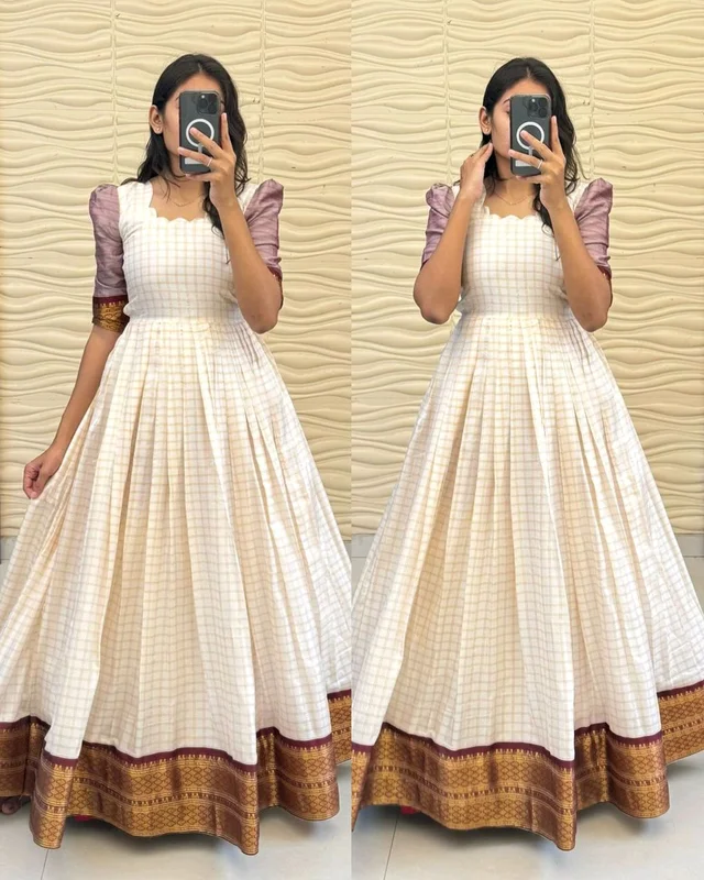 PRESENT SOUTH SPECIAL GOWN COLLECTION
- Lilac, S