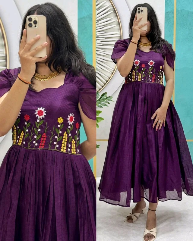 Launching Our Latest Beautiful Stylist Gown with Handowk – Where Elegance Meets Comfort
- Purple, L