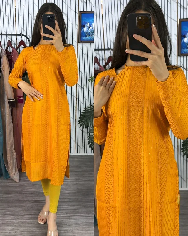 Trendy design and beautiful detailing create a look that is both sophisticated and chic - Web Orange, XL