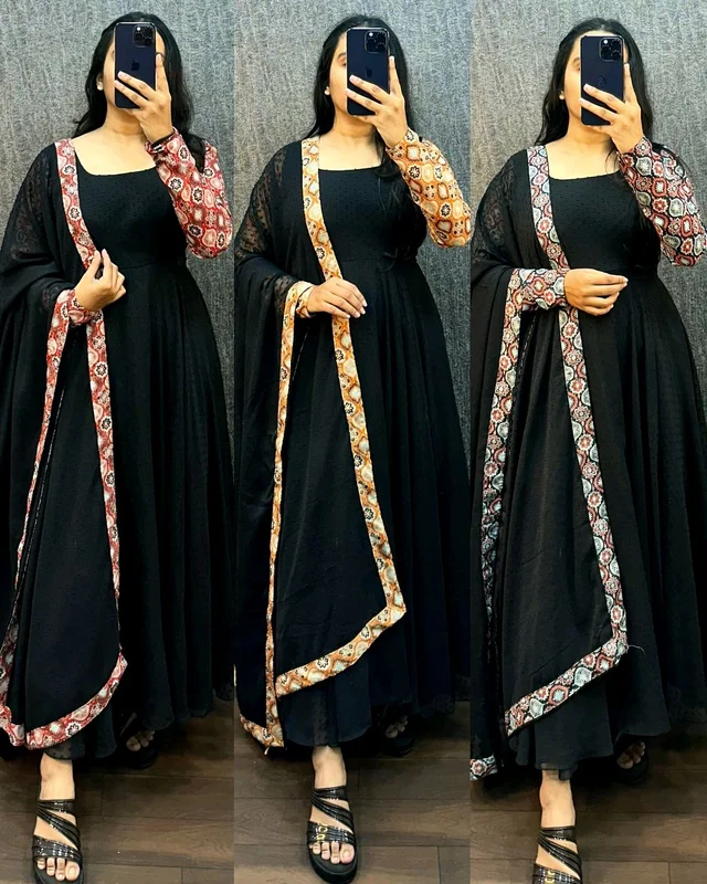 Trendy Black Beauty Kurti With Dupatta - S, 1st Maroon