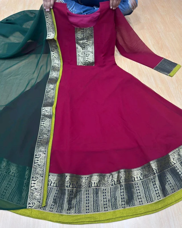 New Super Trendy Traditional Outfit
- Lipstick, 2XL