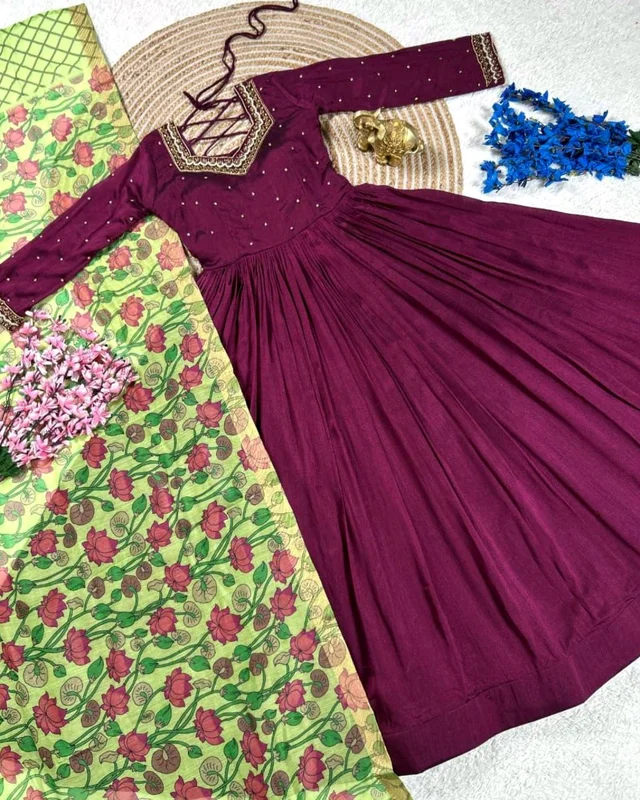 Pretty Attractive Gown with Dupatta
- XL