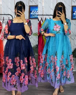 Blooming with beauty in this elegant floral print dress - Black, S