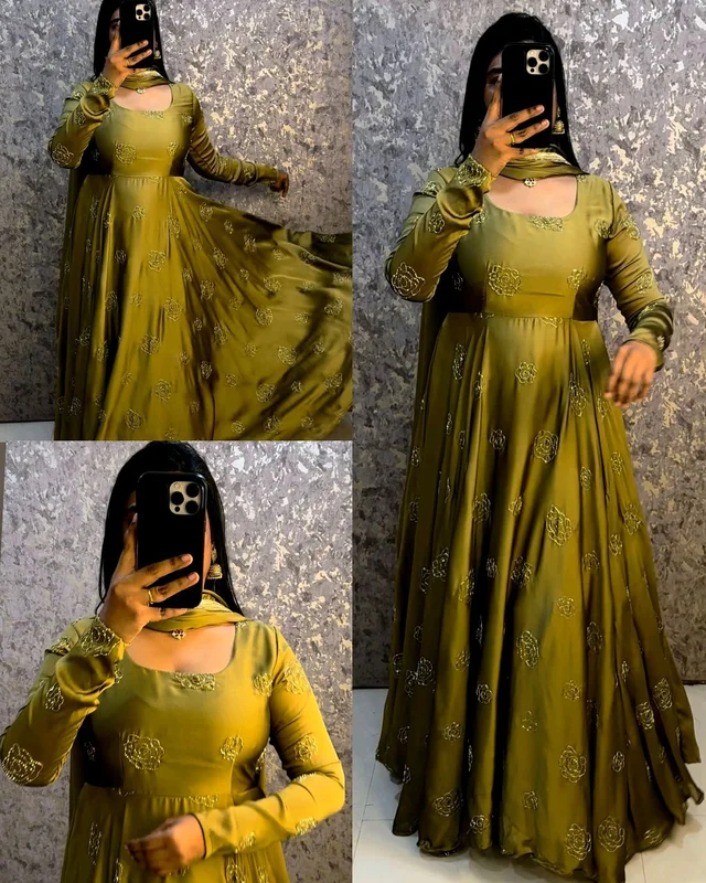 Trendy Own the Festive Spotlight with Mint Elegance - S, Olive