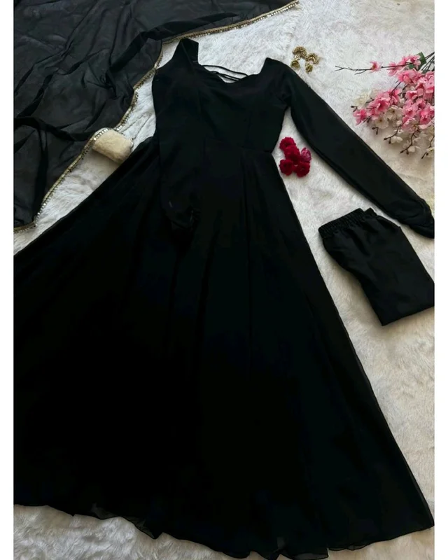 You gonna love elegance with Modern touch ,Here we Presenting Exclusive Real shoot Design 🌸 - XL, Green