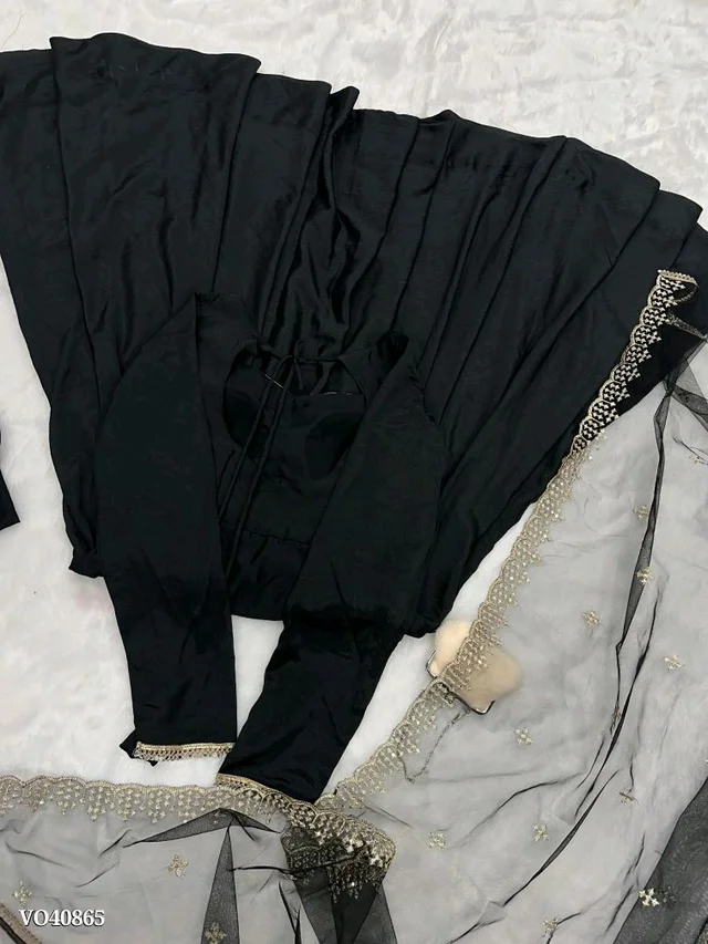 You gonna love elegance with Modern touch 🌸 - XS, Black