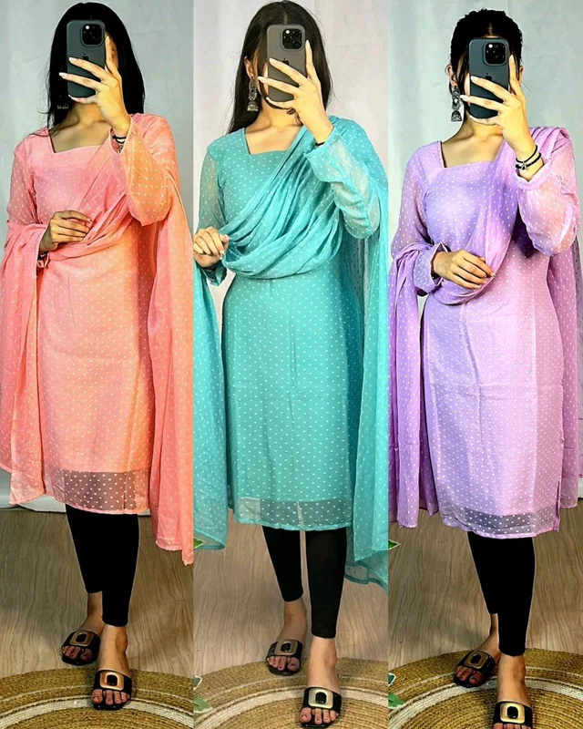 Recreation outfit Vaaranan Aayiram "Meghna' White With Colours - Mauve, 2XL