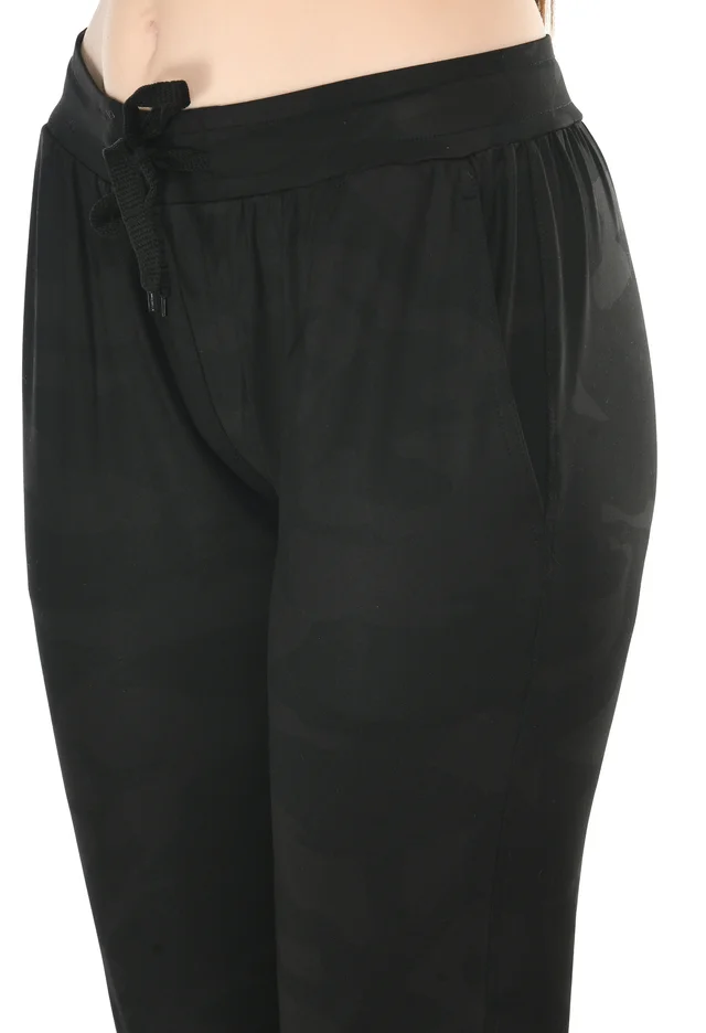 Body Smith Women's Camo Relax Jogger - M, Black