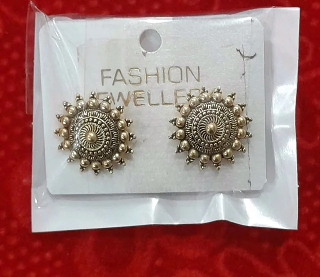 Black Earring 10D14