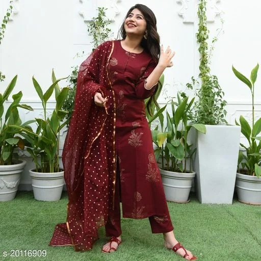 Myra Fashionable Women Kurta Sets - L